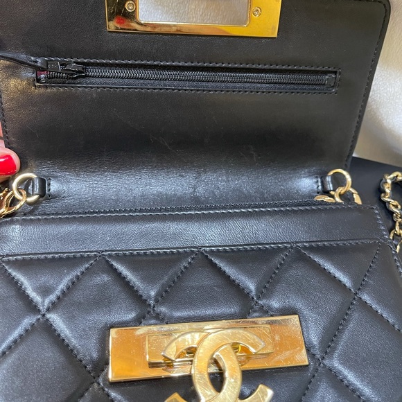 ❌SOLD❌💯Authentic Chanel CC Lock Wallet on Chain - Picture 10 of 17